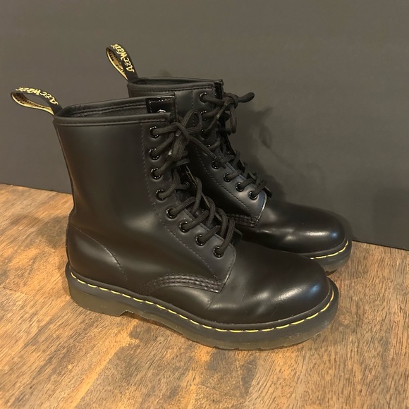 Dr. Martens Women’s Size 7 Leather Lace-Up Boots - Picture 3 of 6